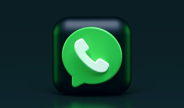 A featured image of dark mode on WhatsApp showing a 3D render of WhatsApp logo/icon