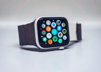 Apple Watch screen showing WatchOS homescreen